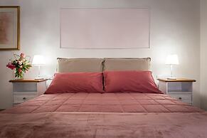 Arno Apartment B by Mmega