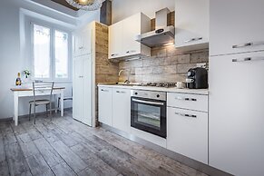 Arno Apartment B by Mmega