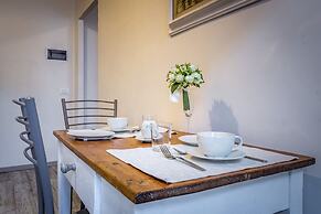 Arno Apartment B by Mmega