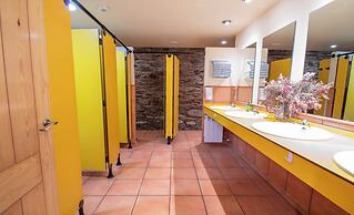 Hostal Xalet Refugi Pere Carné - Hostel