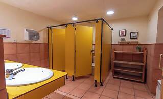Hostal Xalet Refugi Pere Carné - Hostel