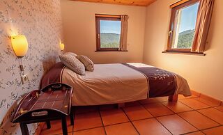 Hostal Xalet Refugi Pere Carné - Hostel