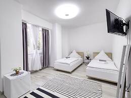Amanda Hostel