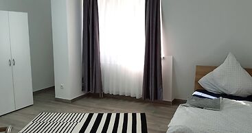 Amanda Hostel