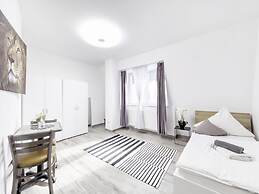 Amanda Hostel