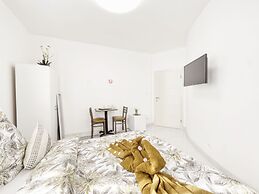 Amanda Hostel