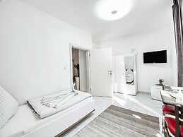 Amanda Hostel