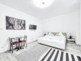 Amanda Hostel