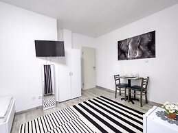 Amanda Hostel