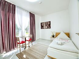 Amanda Hostel