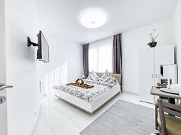 Amanda Hostel