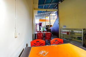 OYO 1720 A2b Residence