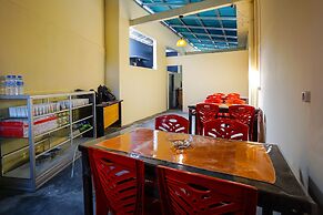 OYO 1720 A2b Residence