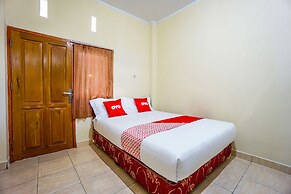 OYO 1720 A2b Residence