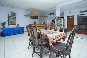 OYO 2003 Female Guest House