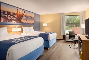 Days Inn & Suites by Wyndham Merrillville