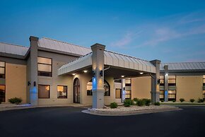 Days Inn & Suites by Wyndham Merrillville