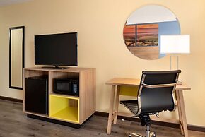 Days Inn & Suites by Wyndham Merrillville