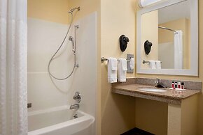 Days Inn & Suites by Wyndham Merrillville