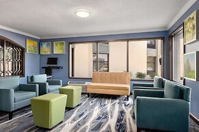 Days Inn & Suites by Wyndham Merrillville