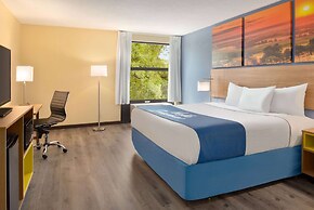 Days Inn & Suites by Wyndham Merrillville