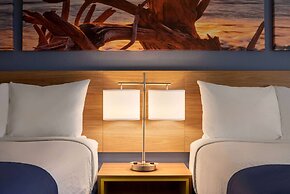 Days Inn & Suites by Wyndham Merrillville