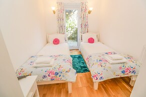 2 Riverside Cottages