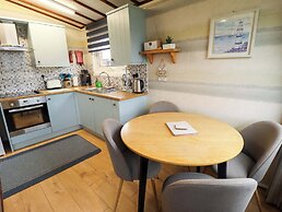 Moggs Retreat