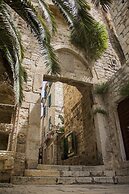 Rooms & Apartments Villa Town Gate