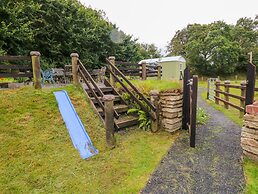 Shepherds Hut - The Hurdle