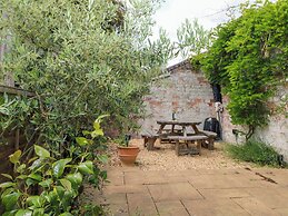 2A The Mews