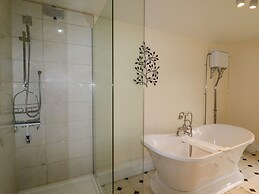 The Manor House at Kenwick Lodge