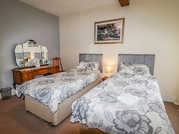 The Manor House at Kenwick Lodge