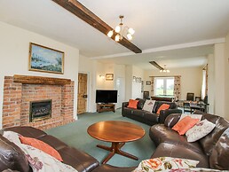 The Manor House at Kenwick Lodge