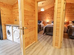 Bryn Eiddon Log Cabin