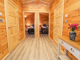 Bryn Eiddon Log Cabin