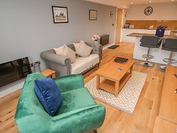 Premier, Transit & Lady Hilda @ Engine Shed