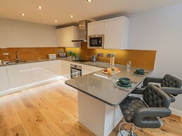 Premier, Transit & Lady Hilda @ Engine Shed