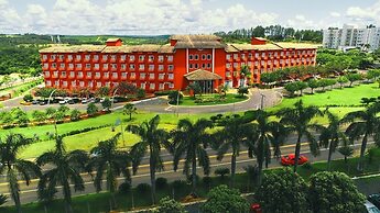 Frente ao Parque da Lagoa Quente, Apto particular com varanda e vista 