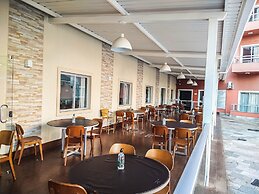 Frente ao Parque da Lagoa Quente, Apto particular com varanda e vista 