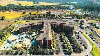 Frente ao Parque da Lagoa Quente, Apto particular com varanda e vista 