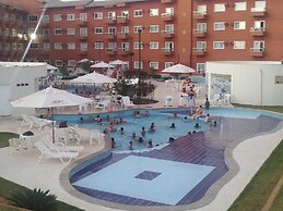 Frente ao Parque da Lagoa Quente, Apto particular com varanda e vista 