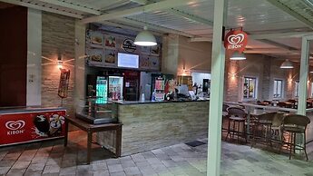 Frente ao Parque da Lagoa Quente, Apto particular com varanda e vista 