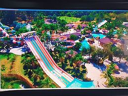 Frente ao Parque da Lagoa Quente, Apto particular com varanda e vista 