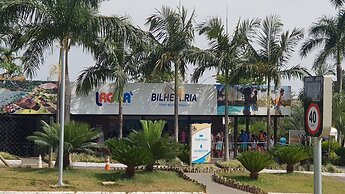 Frente ao Parque da Lagoa Quente, Apto particular com varanda e vista 