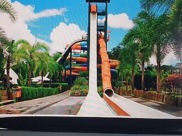 Frente ao Parque da Lagoa Quente, Apto particular com varanda e vista 