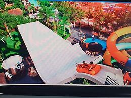 Frente ao Parque da Lagoa Quente, Apto particular com varanda e vista 