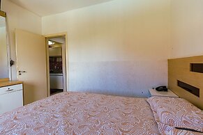 Frente ao Parque da Lagoa Quente, Apto particular com varanda e vista 