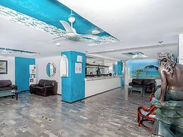 Paradise Beachfront & Nightlife Heart