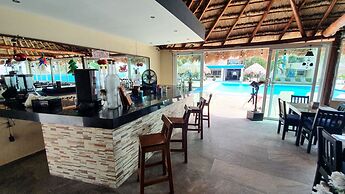 Paradise Beachfront & Nightlife Heart